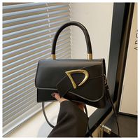 Sac à main à rabat incurvé de style luxueux au design classique, boucle en métal irrégulière, mini sac carré à bandoulière pour femmes