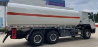 Camion-citerne Sinotruk d'occasion avec transmission manuelle Moteur diesel 6x4 Roue motrice Matériau en acier pour stockage d'huile Vente de Dubaï