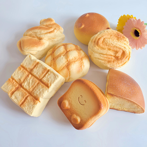 Jouets en mousse PU en forme de pain grillé, squishies en forme de pain PU personnalisés, parfumés, à montée lente, jouet anti-stress - Product Image 5