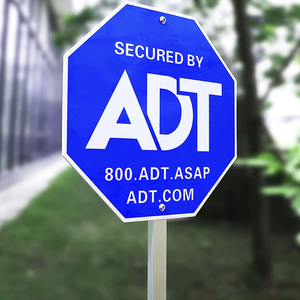Panneau de signalisation routière réfléchissant personnalisé américain, sécurisé par ADT, avec piquet pour jardin - Product Image 6