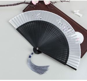 Éventail de mariage personnalisé 21 cm, petit éventail pliant en tissu de soie/papier avec poignée en bambou des deux côtés pour la publicité - Product Image 4