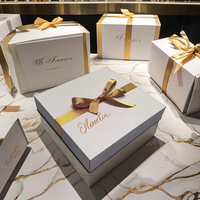 Boîtes d'expédition de fleurs en carton avec nœud papillon rose personnalisable Base de couvercle en deux pièces pour anniversaire Caractéristiques d'expédition de plantes en relief