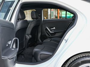 El 2025 Mer cede s-Ben Z A180L, 1,3 T, 136PS, un sedán de lujo con una apariencia elegante, ofrece grandes ofertas y tiene un buen precio. - Product Image 6