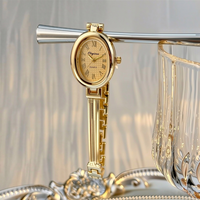 Montre à quartz élégante pour femme, design rétro exquis avec cadran ovale et chiffres romains, accompagnée d'un bracelet en acier allié PRO22
