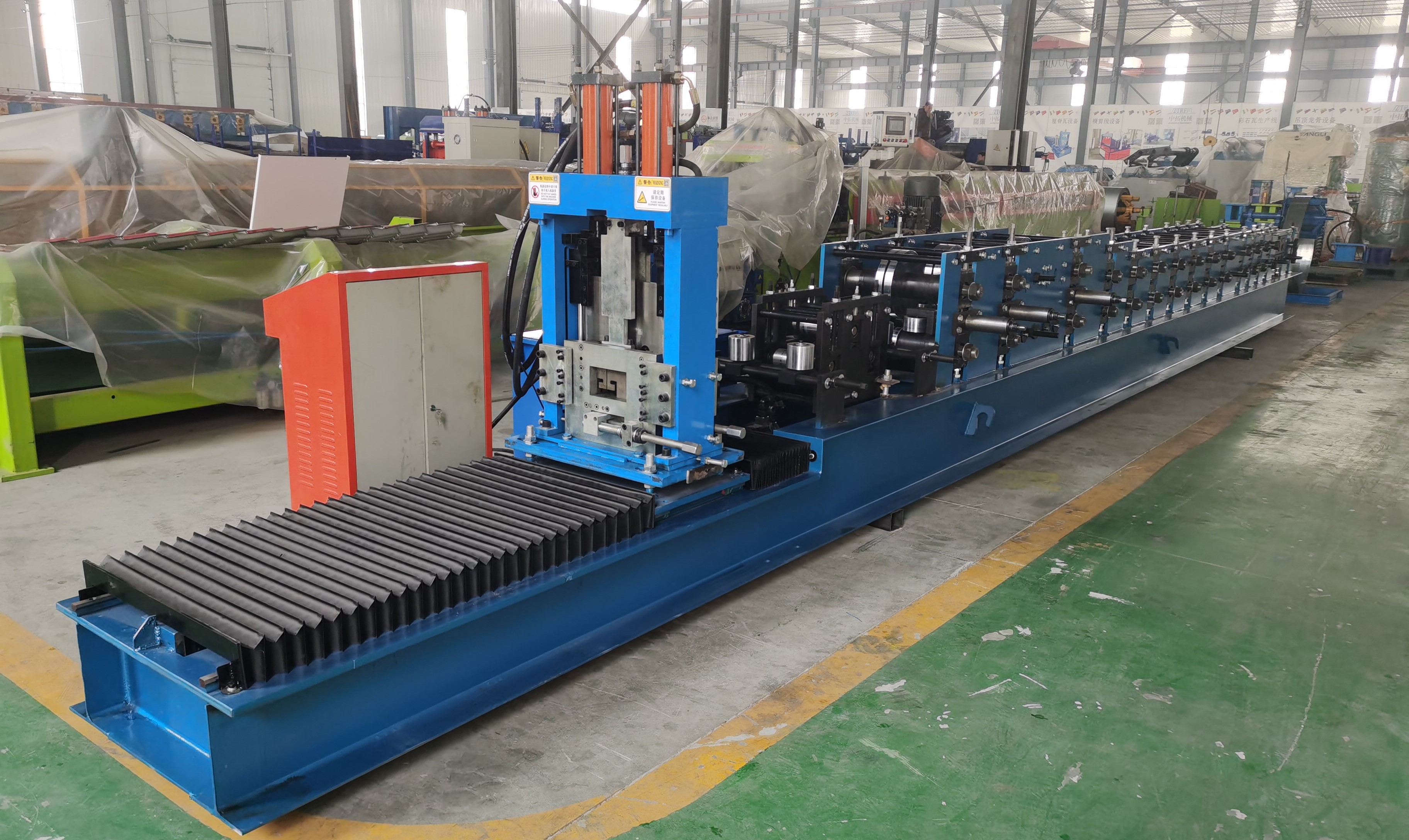 Fast change semi automatic metal C purlin channel roll formed machine