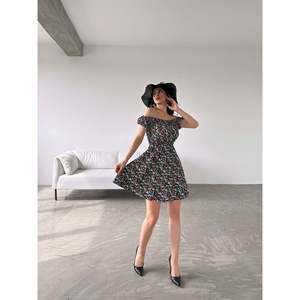 Vestido de Verano para Mujer, Marca DEFILE, Amarillo, con Cuello Madonna, Estampado Floral, Tela Arrugada, Ideal para Uso Casual y Vacaciones en la Playa - Product Image 6