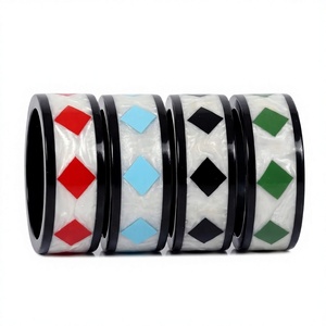 Bracelets en résine de silicone géométriques noirs avec accents rouges, blancs, bleus et jaunes, bijoux tendance unisexes, ensembles de bracelets pour femme - Product Image 3