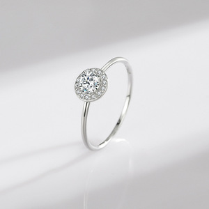 Anillo de Plata S925 Estilo Coreano con una Sola Piedra, Anillo de Halo de Diamantes Redondos de Lujo, Anillo Delicado para el Dedo Índice para Uso Diario - Product Image 3