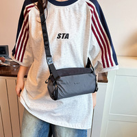 Nouveau sac à bandoulière/sac travers léger et grande capacité pour homme, en nylon uni, style Dopamine, avec fermeture éclair et doublure en polyester – Polyvalent