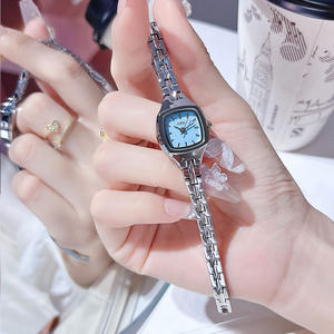 Montre pour femme minimaliste haut de gamme limitée, apparence élégante, bracelet en alliage compact, étanche, quartz - Product Image 1