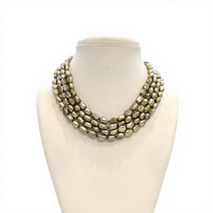 Collar de perlas de cuatro capas a la moda, collar de moda elegante de aspecto clásico para mujeres y niñas, bodas, compromisos y ropa de fiesta - Product Image 2