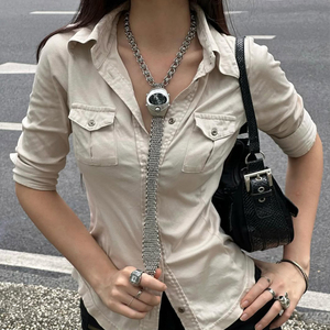 เสื้อเชิ้ตผู้หญิงทรงเข้ารูป แขนยาว ปกคอปก ติดกระดุม มีกระเป๋าคู่ สไตล์ลำลอง สำหรับใส่ทำงานหรือใส่ในโอกาสทั่วไป - Product Image 2