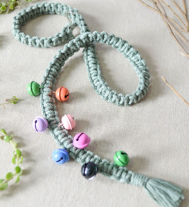 कुत्तों के लिए और पिल्लों के लिए प्राचीन घंटी फांसी दरवाजा घंटी पॉटी प्रशिक्षण कुत्तों के लिए घंटी की अंगूठी करने के लिए बाहर जाने के लिए - Product Image 4