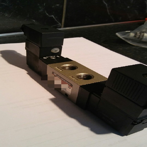 صمام كهربائي مزدوج Vf3220 Dc21-26v 5/2 بقطر 1/4 بوصة BSP غير مستخدم - Product Image 1