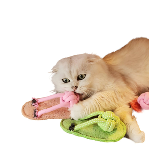 Venta al por mayor de esponjas naturales personalizadas, juguetes para mascotas, juguetes masticables para gatos, pantuflas con nudo con hierba gatera y campana en el interior de los gatos, alivia el aburrimiento - Product Image 1
