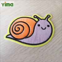 Patchs brodés personnalisés en chenille pelucheuse à motifs de fleurs de dessin animé, à appliquer à chaud avec perles, pour vêtements de garçons et vêtements pour enfants - Vente en gros de Chine