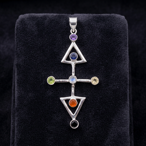 Colgante de Cruz con Piedras Preciosas y Diseño Triangular Grabado, Joyería con Piedras Multicolores - Product Image 2