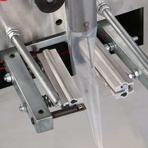 Máquina Automática <span class=keywords><strong>de</strong></span> Llenado <span class=keywords><strong>de</strong></span> Líquidos para <span class=keywords><strong>Leche</strong></span>, Salsa <span class=keywords><strong>de</strong></span> Soya, Vinagre, Azúcar Moreno, Agua, Condimento, Jugo y Otros Líquidos - Product Image 5