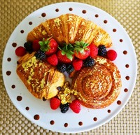 Vente directe d'usine, 1 gramme par flacon, or pur comestible 24 carats, flocons de feuilles brisées pour la décoration de gâteaux de mariage, desserts et aliments