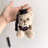 En gros, porte-clés personnalisé ours en peluche de graduation avec mini-casquette et pompon, pendentif breloque pour sac, porte-clés de voiture, cadeau