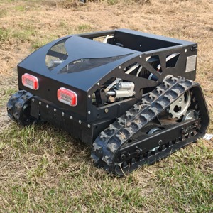 Éliminez les risques de tonte en pente : Tondeuse à chenilles télécommandée SOLID pour une maintenance sûre sur les terrains accidentés - Product Image 3