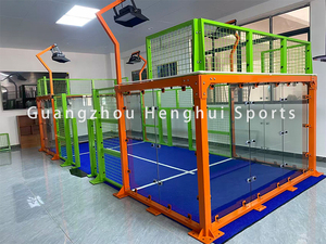 Pista de <span class=keywords><strong>Pádel</strong></span> Exterior Clásica Panorámica Impermeable de Acero Galvanizado con Césped Artificial Verde y Vidrio Templado Resistente al Viento - Product Image 3