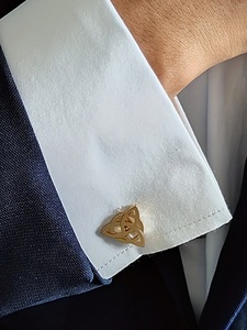 2 Pezzi di <span class=keywords><strong>Gemelli</strong></span> da <span class=keywords><strong>Uomo</strong></span> in Acciaio Inossidabile con Motivo Celtico, Regalo Elegante per Uomini alla Moda, Esalta lo Stile da Gentiluomo - Product Image 2