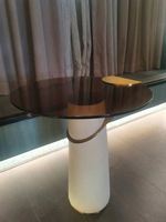 Table d'appoint raffinée Foshan pour la maison, table basse en cuir pour villa, table ronde en verre pour hôtel et café