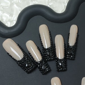 Uñas acrílicas hechas a mano al por mayor, uñas postizas cuadradas de cobertura completa, diseño de diamantes de imitación negros y rojos, personalización disponible. - Product Image 3