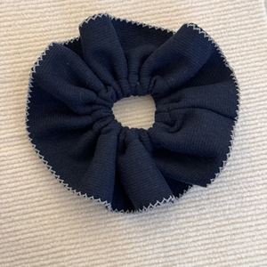 Grand bandeau en tissu tricoté uni pour femme, accessoire de coiffure tendance et élégant - Product Image 5