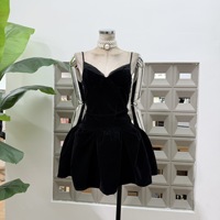 Robe en velours à col en V et bretelles, motif bourgeon de fleur, nouvelle collection automne 2026, style boutique