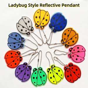 Colgante reflectante de mariquita de alta visibilidad, adorno encantador para bolso y llaves - Product Image 1