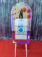 Miroir Magique Arche de 65 Pouces avec Écran Tactile de 32 Pouces, Cabine Photo Selfie avec Boîte Volante et Lumière Ambiante Personnalisable
