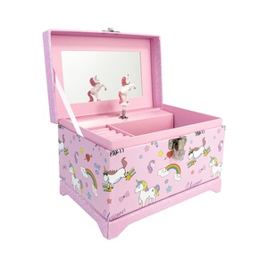 Carillon musicale a manovella personalizzato Yiyu con ballerina, scatola portagioie musicale ecologica rosa unicorno con specchio, regalo per ragazze - Product Image 1