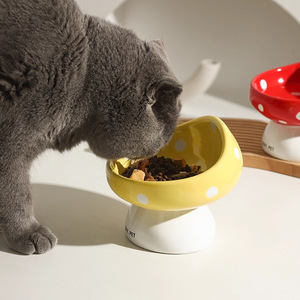 ชามเซรามิครูปเห็ดสำหรับแมวและสุนัข ยี่ห้อ Lucky Pet แบบยกสูง ลายจุด - Product Image 2