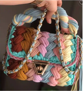 Borsa a Spalla da Ragazza all'Uncinetto con Nappe 2023 Borsa all'Uncinetto Intrecciata a Mano in Filato di T-shirt Borsa Personalizzata Lavorata a Mano all'Uncinetto - Product Image 5