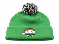 Bonnet 100% Acrylique Chaud et Doux avec Broderie Drôle du Visage du Grinch en Repos, Unisexe, Tendance pour Fêtes de Noël et Cadeaux d'Hiver