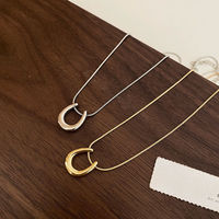 Collier pendentif en fer à cheval en forme de U à la mode simple chaîne en acier inoxydable de luxe légère accessoires de mode pour femmes à la mode