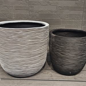 กระถางต้นไม้ไฟเบอร์กลาสทันสมัย ทนทาน สำหรับปลูกต้นไม้ในร่มและกลางแจ้ง คุณภาพสูง รับสั่งทำตามแบบ สำหรับห้างสรรพสินค้าและงานนิทรรศการ - Product Image 4