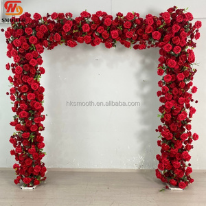 Arche florale en forme de U avec roses rouges éclatantes, arche de fleurs artificielles en soie rouge dense, accessoire romantique pour entrée de mariage - Product Image 5