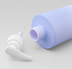 Flacone Vuoto in Plastica PET con Gradiente Blu e Bianco di Lusso, <span class=keywords><strong>100</strong></span> <span class=keywords><strong>ml</strong></span> 150 <span class=keywords><strong>ml</strong></span> 250 <span class=keywords><strong>ml</strong></span>, per <span class=keywords><strong>Shampoo</strong></span>, Gel Doccia e Lozione - Product Image 4