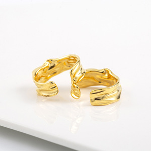 แหวนทรงเรขาคณิตสีทองแบบเปิดสำหรับทุกเพศเครื่องประดับแฟชั่นดีไซน์พื้นผิวแบบไม่สม่ำเสมอ - Product Image 3