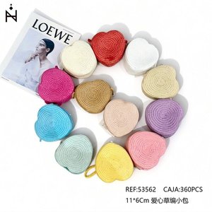 Bolso de Paja en Forma de Corazón 11x6cm con Diseño de Amor, Accesorio de Playa - Product Image 3