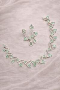 Ensemble de bijoux de mariée élégant en diamants américains - Collier et boucles d'oreilles classiques en deux pièces pour femmes et filles - Product Image 3