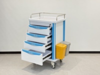 Chariot à médicaments modulaire en plastique 620*480*920mm avec système de verrouillage centralisé, roues silencieuses de 100mm et tiroirs à cloisons pour hôpital