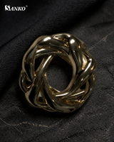 Bague en or torsadée SANKO Statement, style chic pour la piscine, accessoire de maillot de bain sculptural, style resort