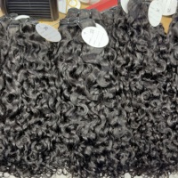 Meilleur fournisseur en gros de mèches de cheveux indiens bruts, extensions de cheveux 100% alignées sur les cuticules, mèches de cheveux humains bouclés birmans, bouclés caribéens