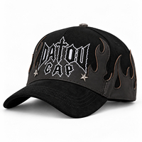 Casquette de baseball gothique noire personnalisée à 5 panneaux, casquette snapback en daim avec applique flamme en cuir, doublure en satin, clous étoiles en métal