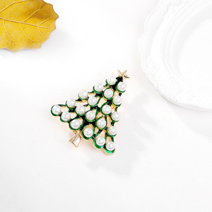 Broche Étoile Dorée Délicate et Attrayante, Ornée <span class=keywords><strong>de</strong></span> Perles d'Imitation Brillantes et d'un Arbre <span class=keywords><strong>de</strong></span> Noël Vert Festif en Émail - Product Image 1
