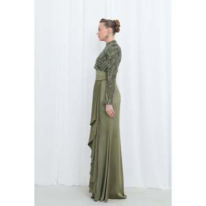 Robe de soirée longue en satin kaki pour femme Puane avec haut brodé et détail de taille drapé, robe élégante pour occasions spéciales - Product Image 4